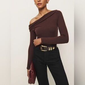 Reformation 	
Elio Knit Top in Mahogany